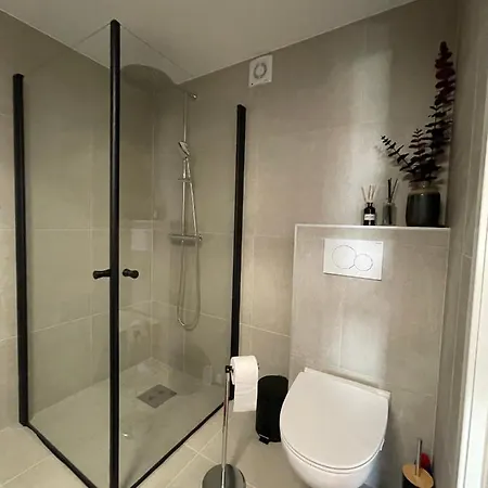 Central 2-bedroom In *